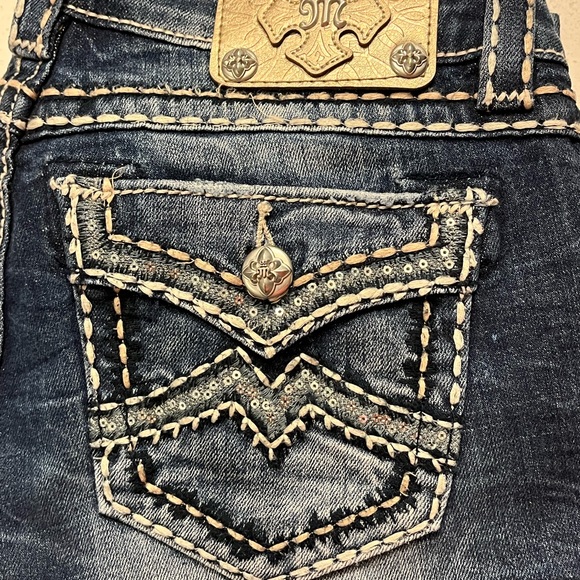 Miss Me Signature Cuffed Capri - Picture 8 of 14